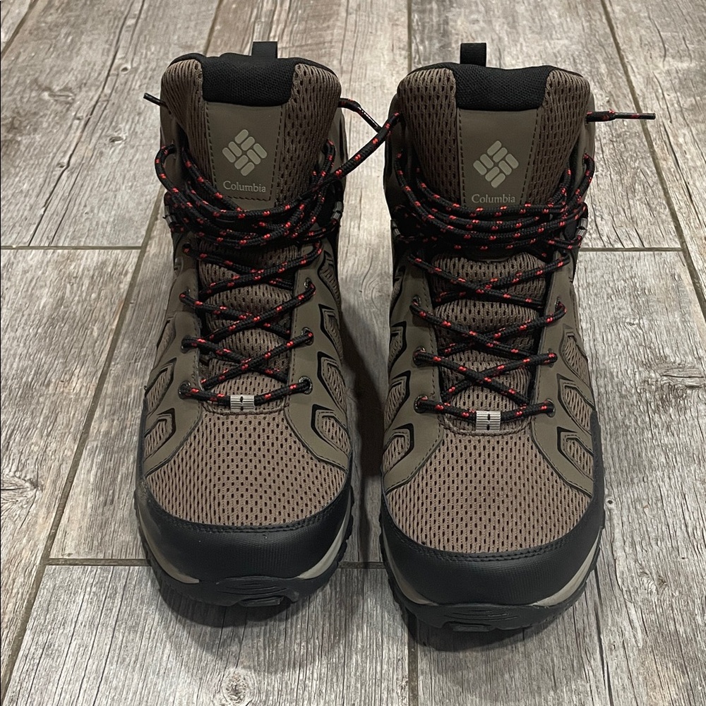 Columbia Men's Tan and Black Outdoor Boots